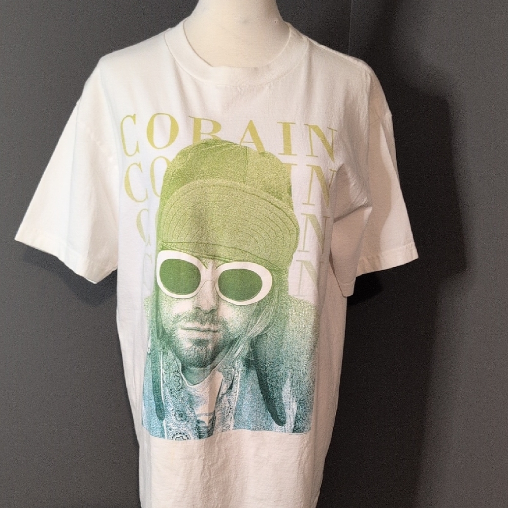Kurt Cobain White Graphic Band T-Shirt with Green and Blue Print M